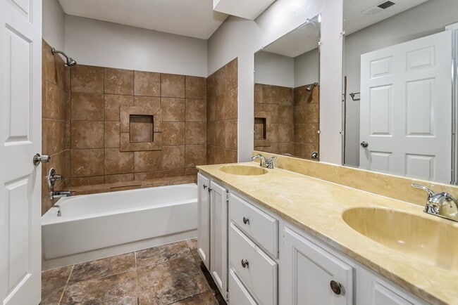 Building Photo - 4030 Birch Glen Dr