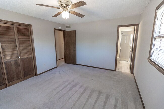 Building Photo - 306 W Briarwood Ln