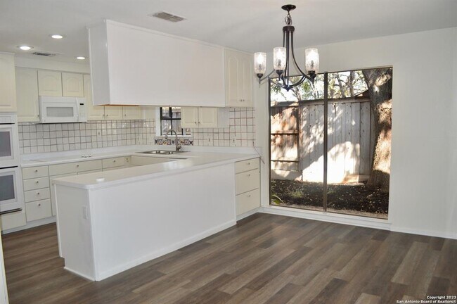 Building Photo - 11830 Button Willow Cove