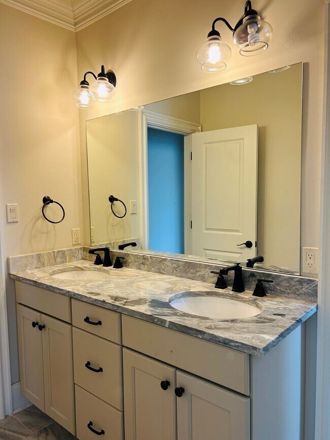 Building Photo - 220 Labarre Dr