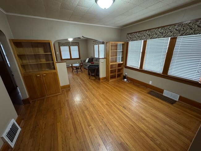 Building Photo - Main level house