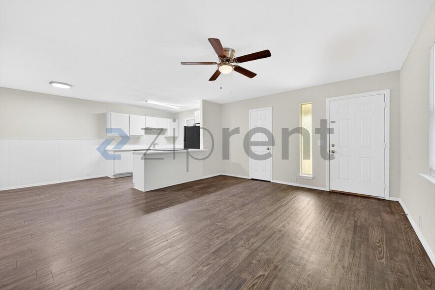 Building Photo - Unit 5022