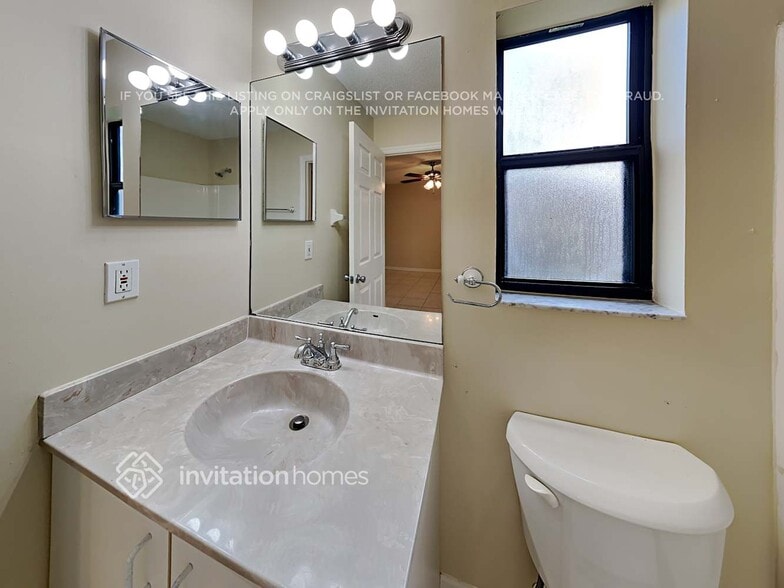 Building Photo - 3020 SW Vittorio St