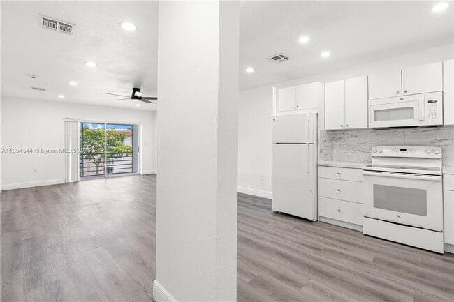Building Photo - 1400 NE 57th Ct