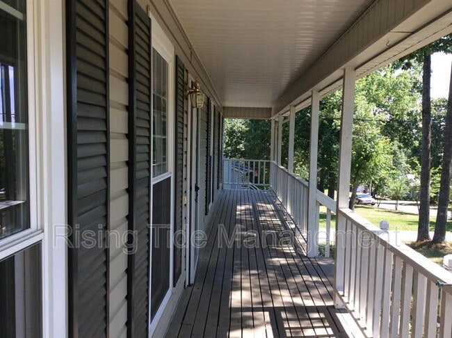 Building Photo - 7449 Plantation Rd