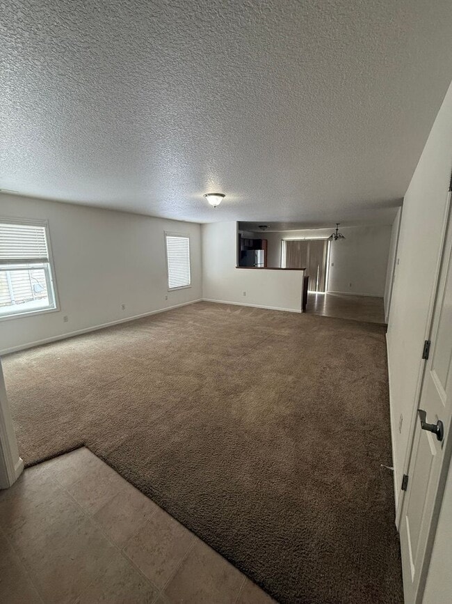 Building Photo - New 3 bedroom listing!