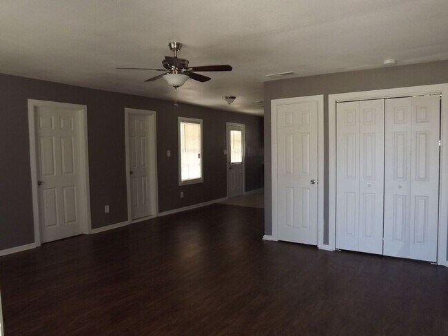 Building Photo - Pre Leasing for fall 2026! 4/2 by Greek circle!