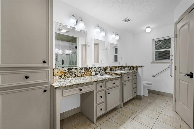 Building Photo - 725 Talmalge Hall Dr