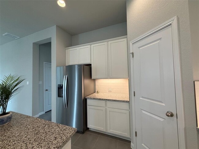 Building Photo - 320 Creek Rd