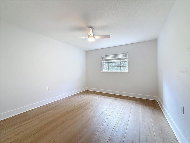 Building Photo - 200 Country Club Dr