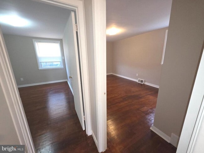 Building Photo - 5310 Rutland St