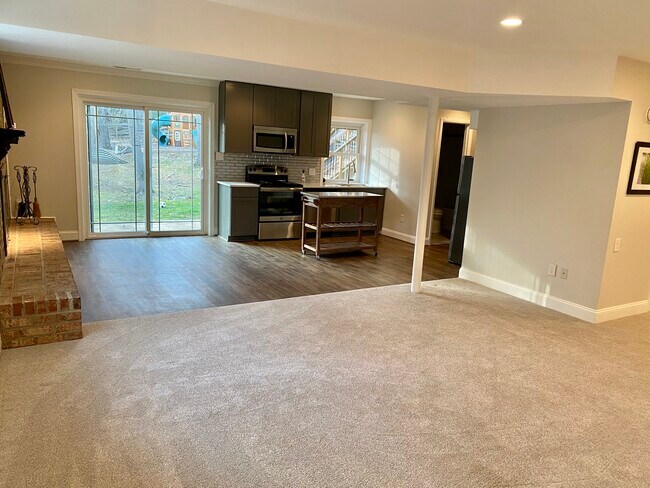 Building Photo - 4904 POWELL RD