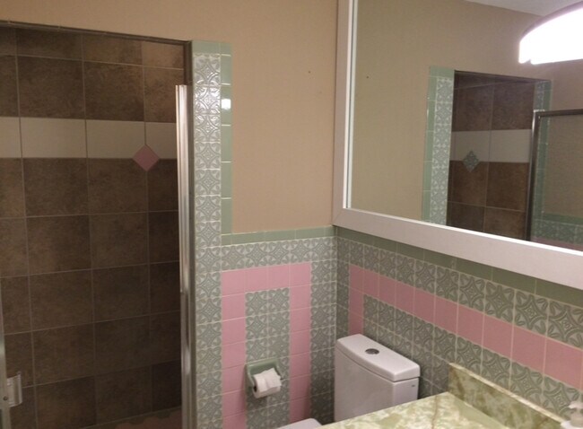 Building Photo - 201 Desoto St