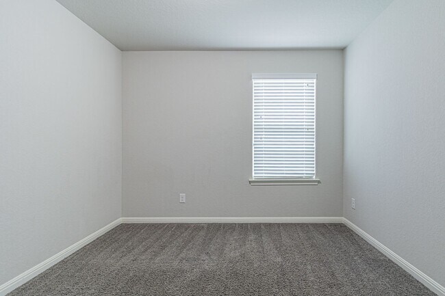 Building Photo - GORGEOUS 4BR 2.5 BATH WITH LOTS OF NEIGHBORHOOD AMENITIES! Available August 7th!