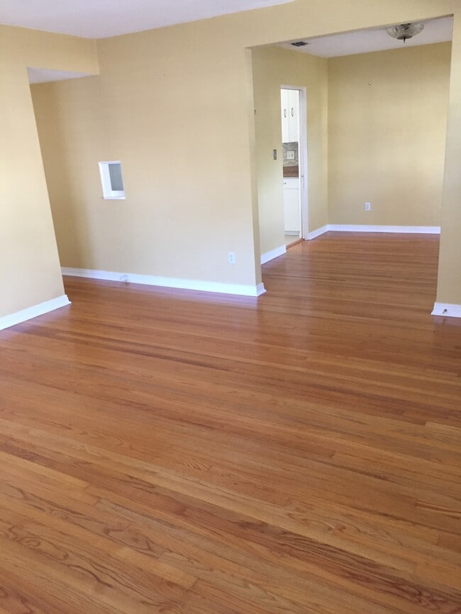 Building Photo - 612 Stetson St