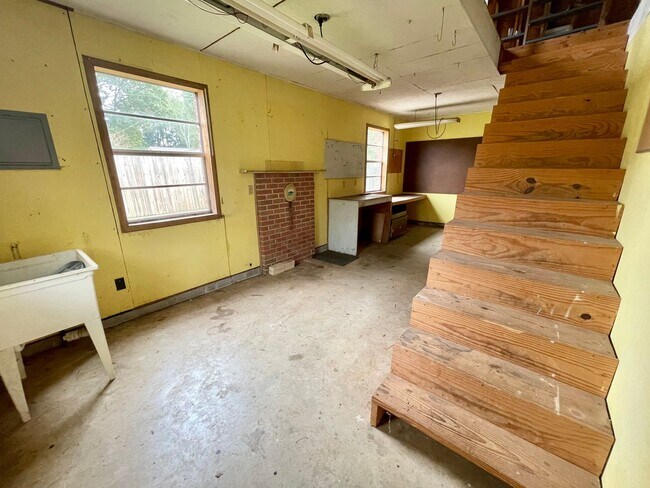 Building Photo - 3 bedroom 2.5 bath in the heart of Athens!...