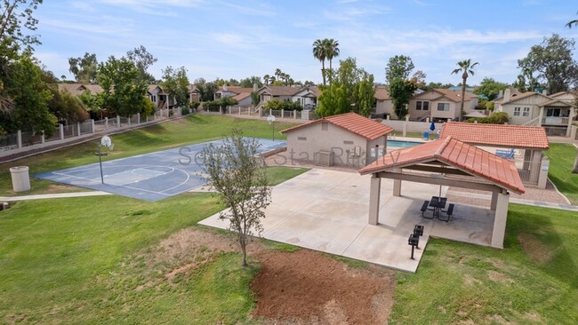 Building Photo - 921 S Val Vista Dr