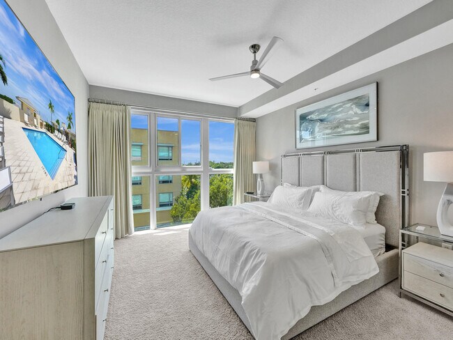 Building Photo - 225 NE 1st St