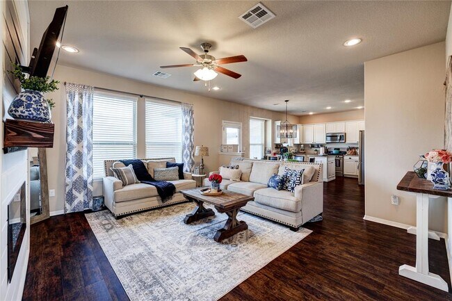 Building Photo - 5901 Scenic Lake Dr