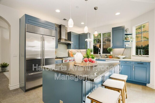 Building Photo - 409 N Cedros Ave