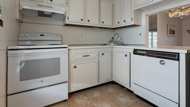 Building Photo - 5890 NW 64th Ave