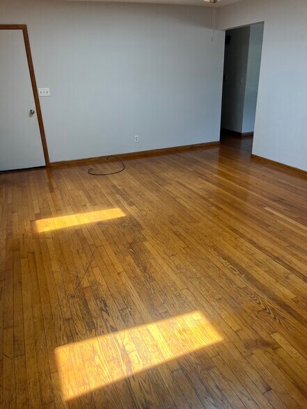 Building Photo - 3724 Thornwood Dr