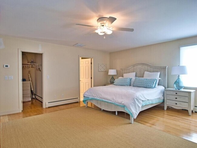 Building Photo - 149 Nanaquaket Rd