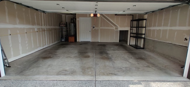 Building Photo - Bright & Modern 3BR Redmond End-Unit Townh...