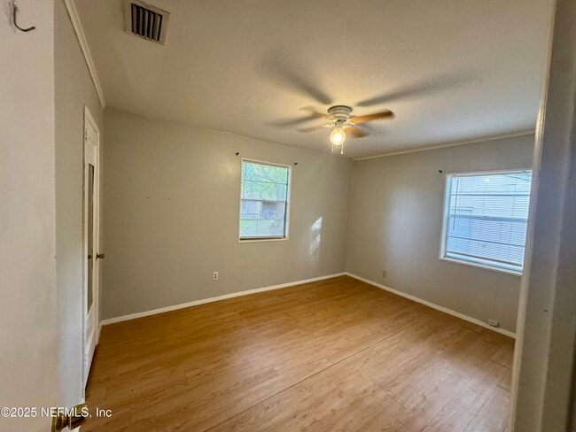 Building Photo - 2649 Lake Shore Blvd