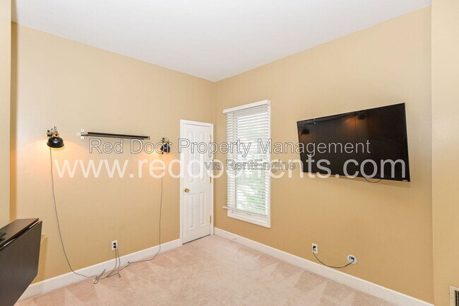 Building Photo - 1332A N College Ave