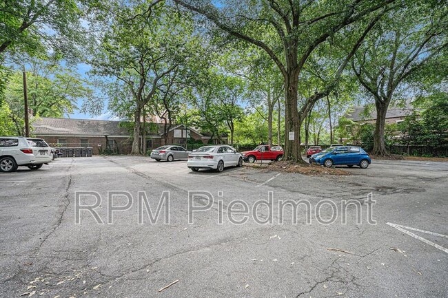 Building Photo - 741 Frederica St NE