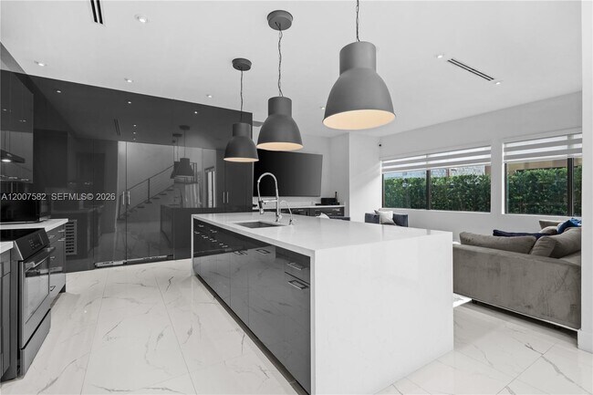 Building Photo - 17900 SW 149th Ave