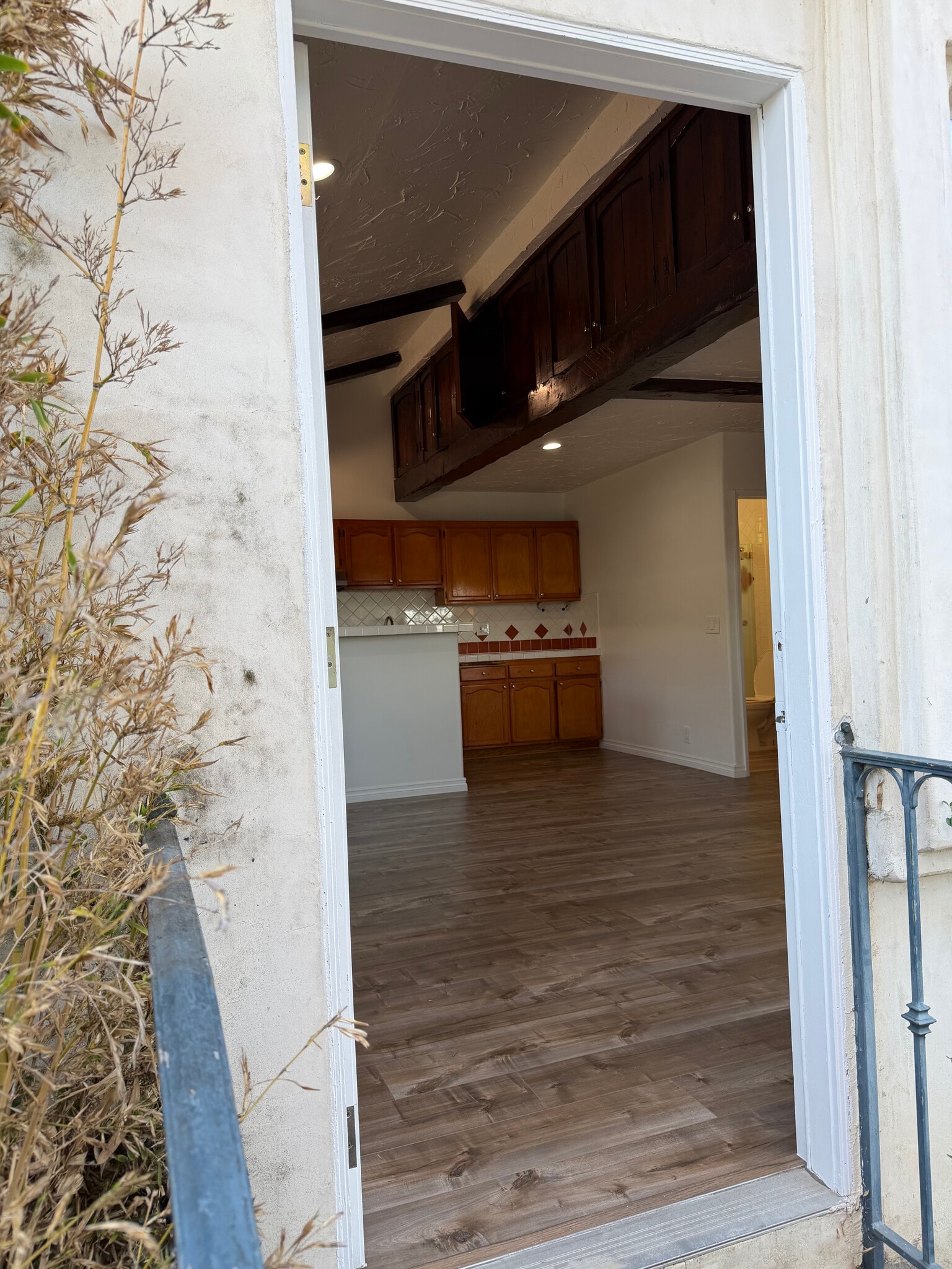 Building Photo - 12621 Victoria Ave