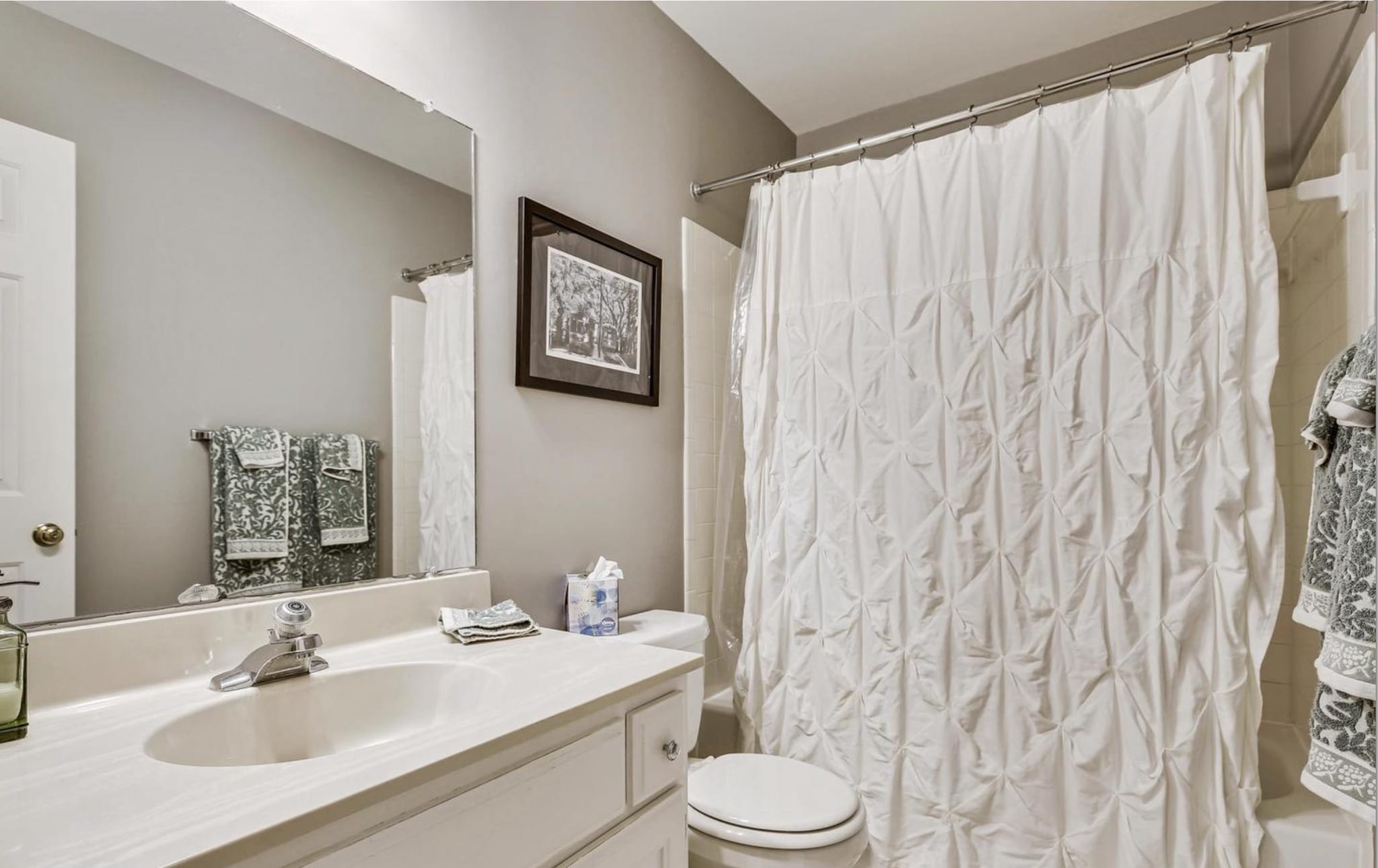 Master Bath - 1176 N Utah St