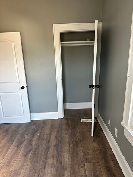 Building Photo - 629 Sheldon Ave