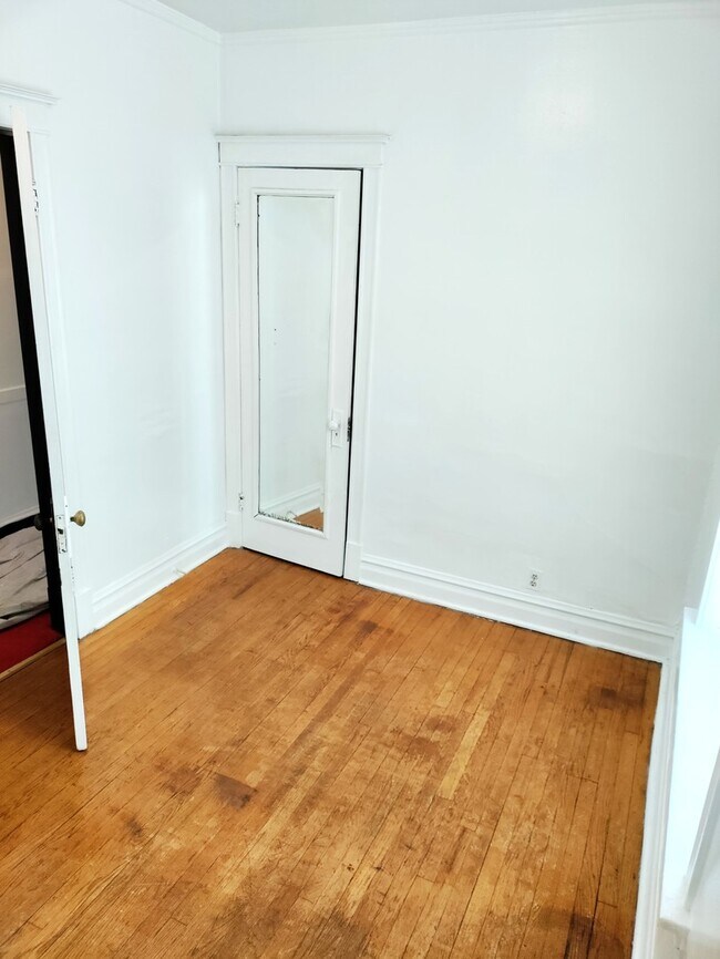 Building Photo - 5514 S Union Ave