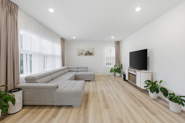 Building Photo - 8503 Rosehall Dr