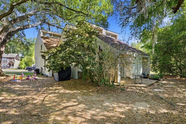 Building Photo - 1844 Larette Dr