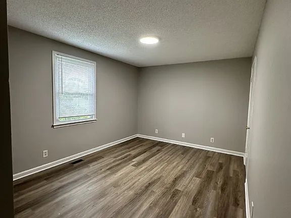 Building Photo - 913 Poppy Dr