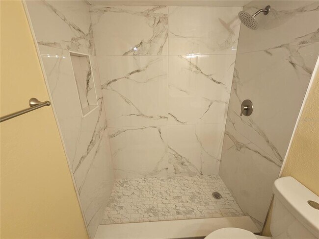 Building Photo - 2035 Alpine Rd