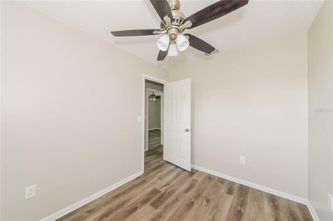 Building Photo - 316 59th Ave Terrace W