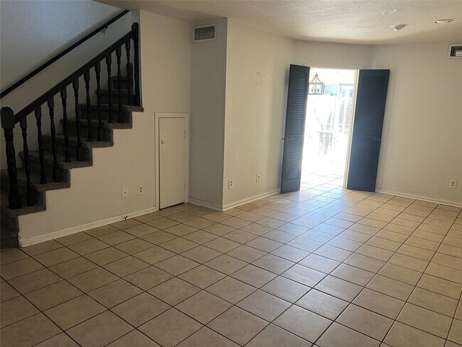 Building Photo - 6111 Beverly Hill St