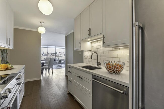 Building Photo - 565 Bellevue Ave