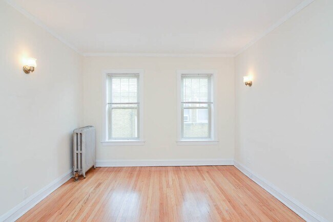 Building Photo - 2115 W Ainslie
