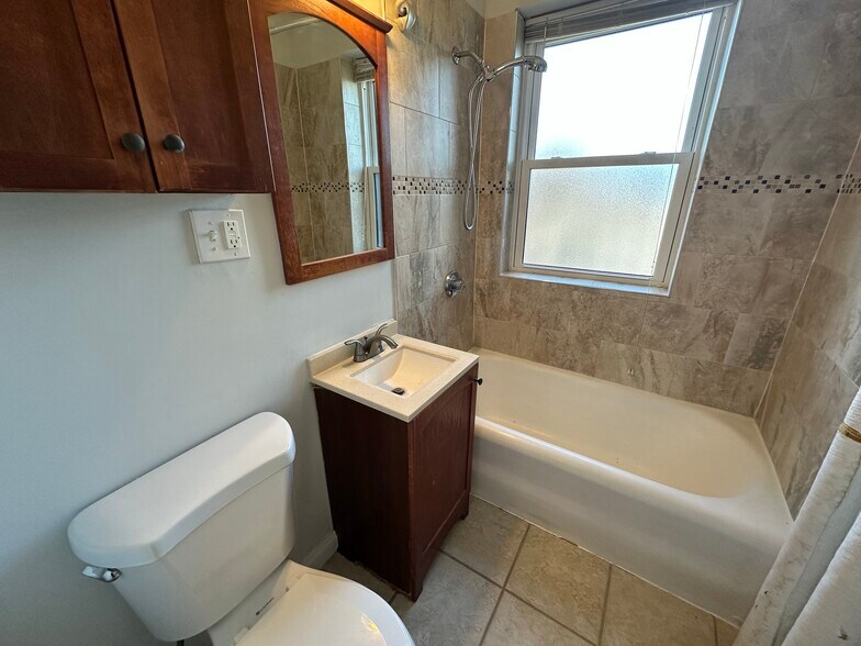 Building Photo - 119 Highland Ave