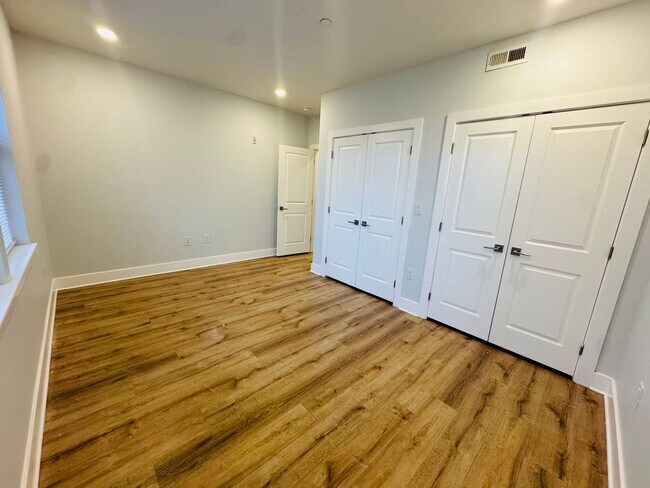 Building Photo - 4242 W Girard Ave