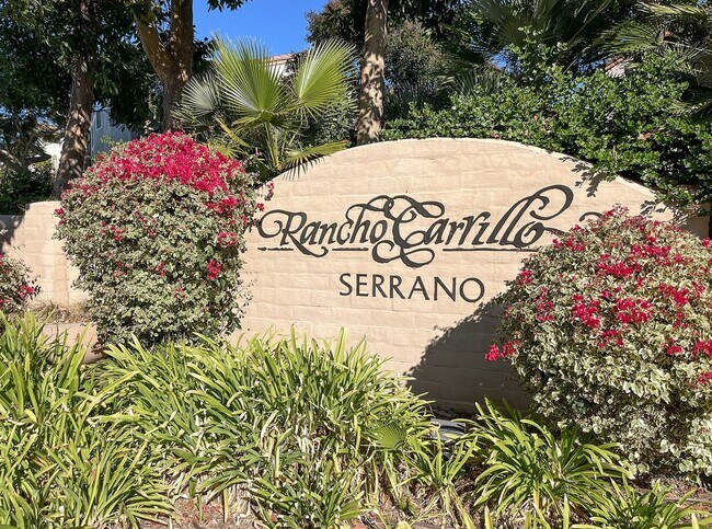 Building Photo - 3 bedroom townhome located In Rancho Carrillo!