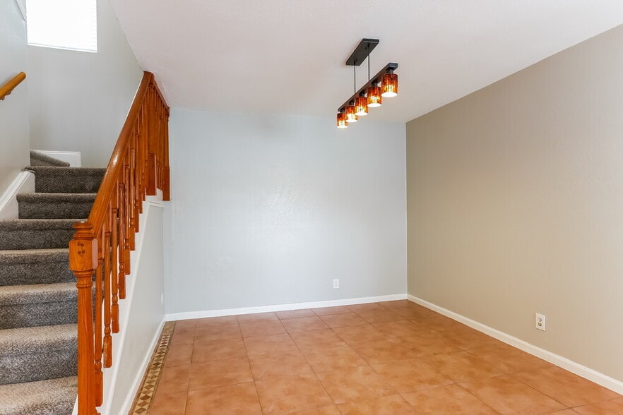 Building Photo - 6031 NW 42nd Way