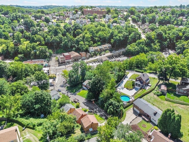 Building Photo - READY FOR MOVE IN! Don't miss this RENOVATED 2 bedroom in BEECHVIEW!