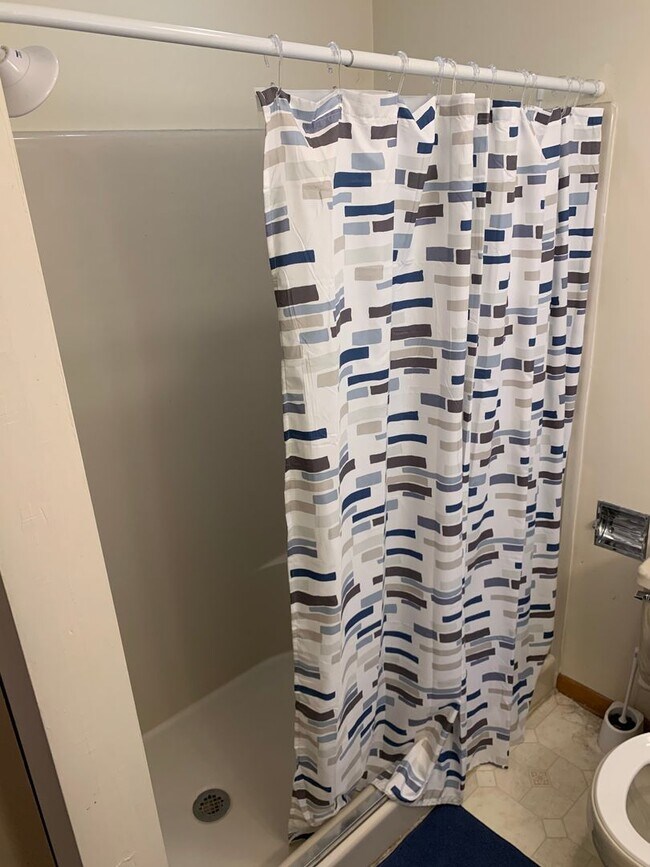 Building Photo - *** AVAILABLE AUGUST 2027 *** 3 Bedroom - 2 Bath Home (Great for a large group!)